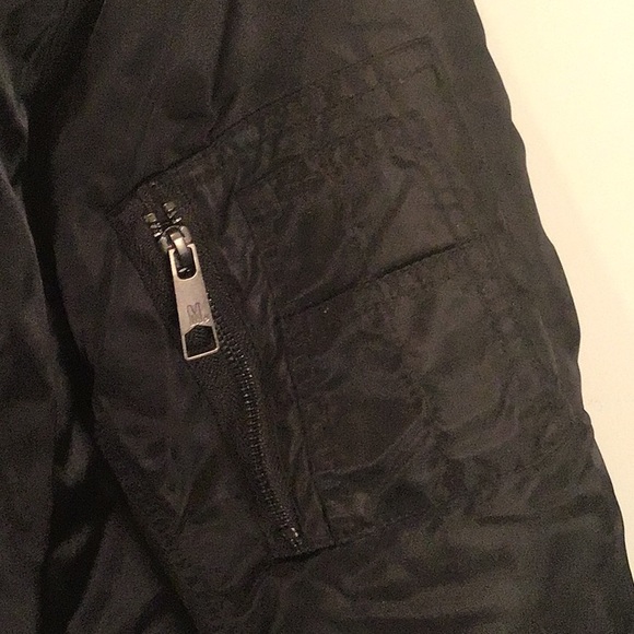Massiv bomber jacket. Size M. Black - Picture 5 of 10